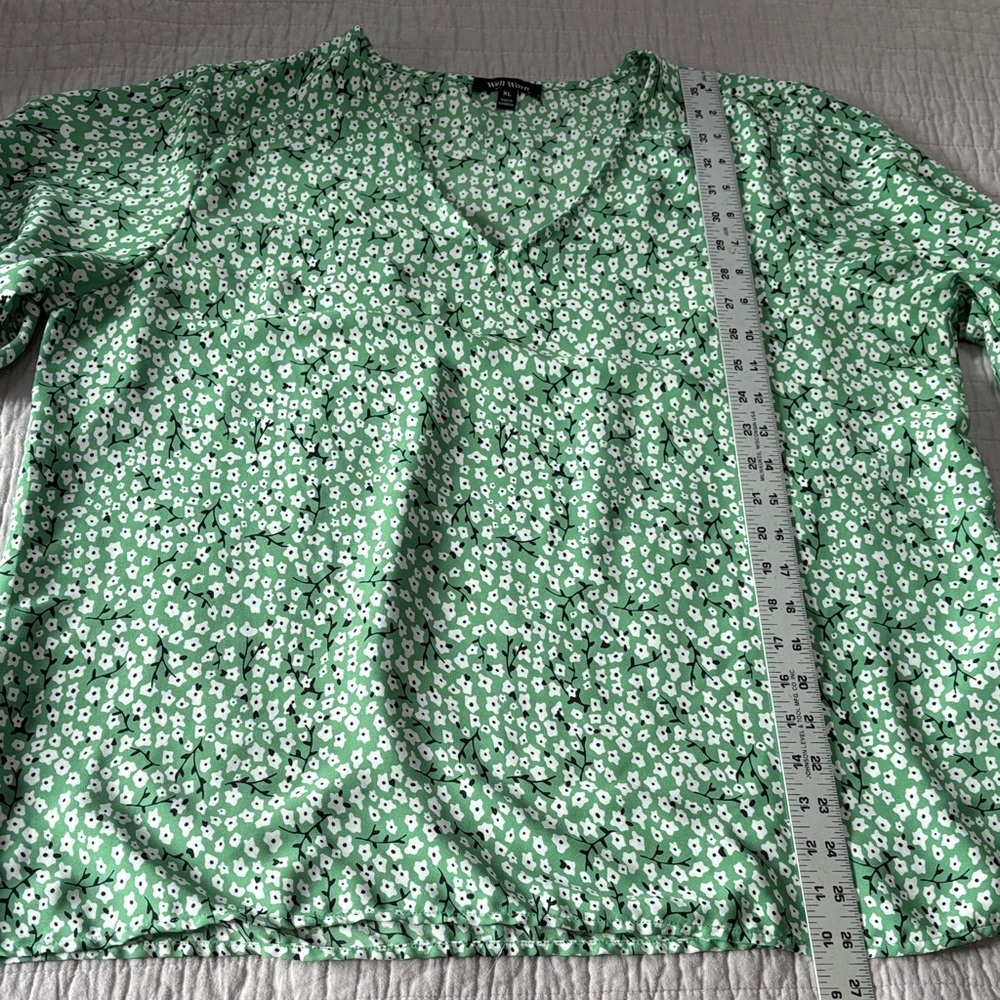 Well Worn Brand Green and White Floral Blouse - Picture 9 of 9